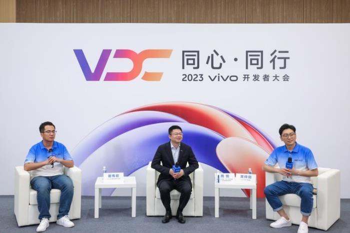 vivo开发者大会媒体群访：蓝心大模型、BlueOS、OriginOS 4……想知道的都在这