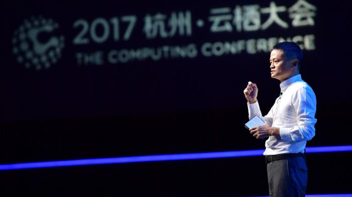 「铜三铁四」裁员潮,大厂 AI 青年生存也遇问题?