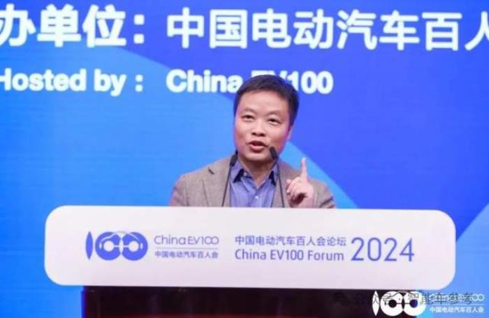 都好敢说！余承东当面通知何小鹏智驾王座易主，王云鹏谅解王传福对无人车“不知不罪”