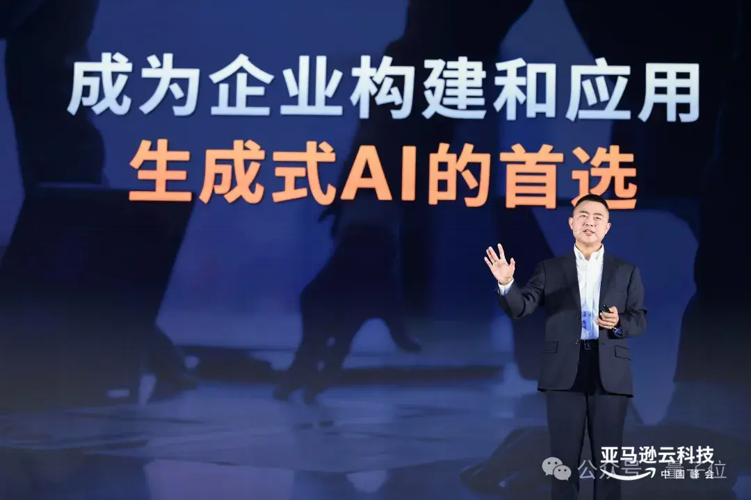 16家头部大模型公司上海神秘碰头,现场人挤人人人
