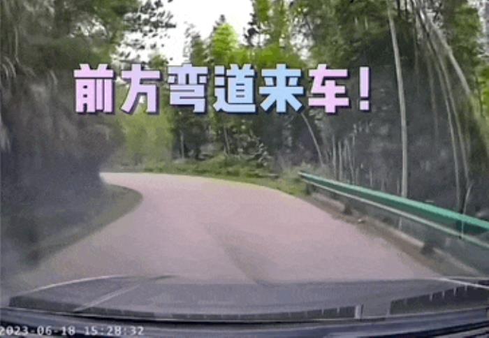 AI重新定义导航！弯道会车无灯路口提前预警 网友：高德成精了！