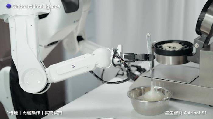 国产AI机器人好超前…弹琴泡茶打咏春,还能撸猫??