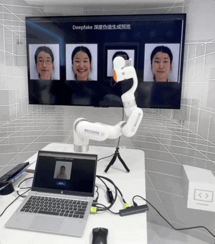 太火了!我在外滩大会玩Deepfake,想骗过机器人结果……