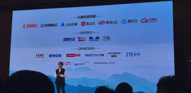 英特尔最强服务器CPU来了!AI性能直接翻倍