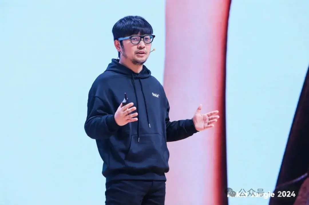2499,AI浓度爆表!戴上这副眼镜,一句话点咖啡/实时翻译/AR导航全搞定