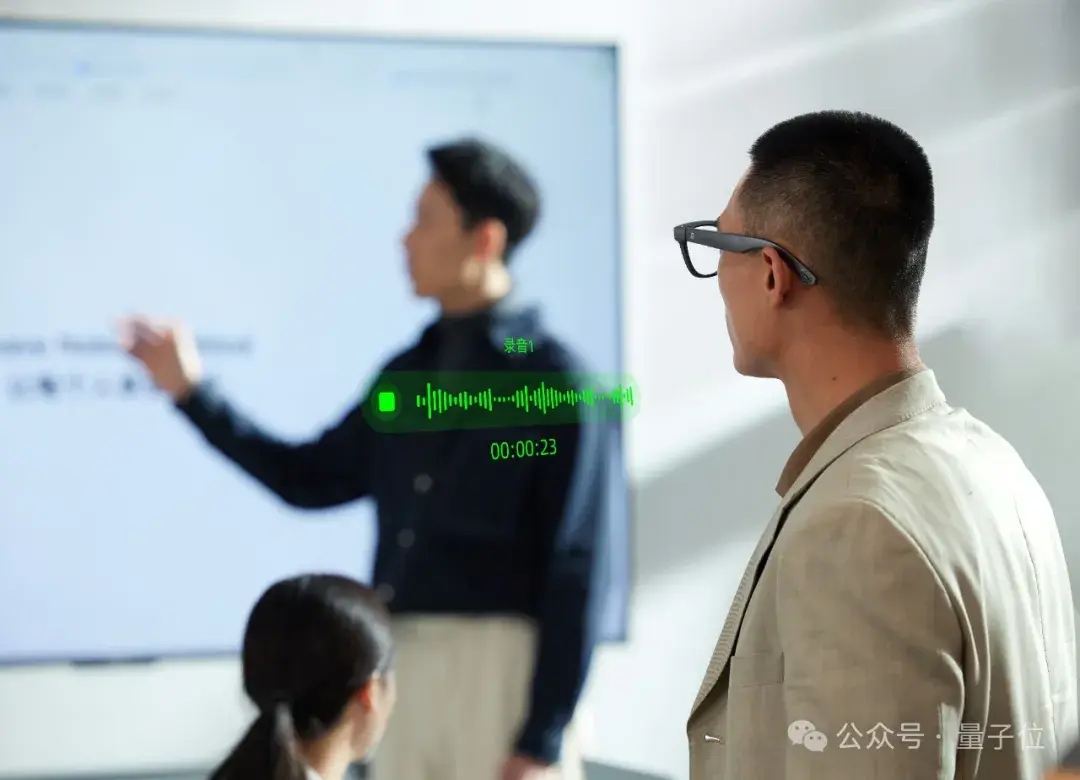 2499,AI浓度爆表!戴上这副眼镜,一句话点咖啡/实时翻译/AR导航全搞定