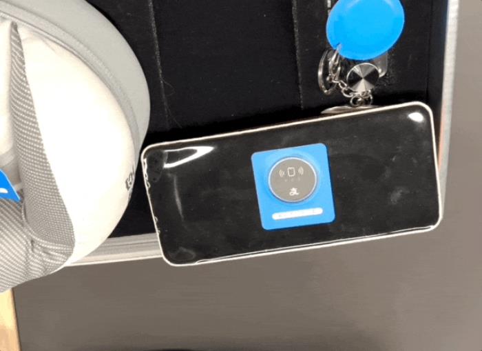 什么?程序员礼盒还自带大模型彩蛋,碰一下就可触发