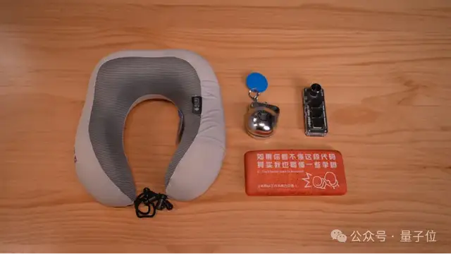 什么?程序员礼盒还自带大模型彩蛋,碰一下就可触发