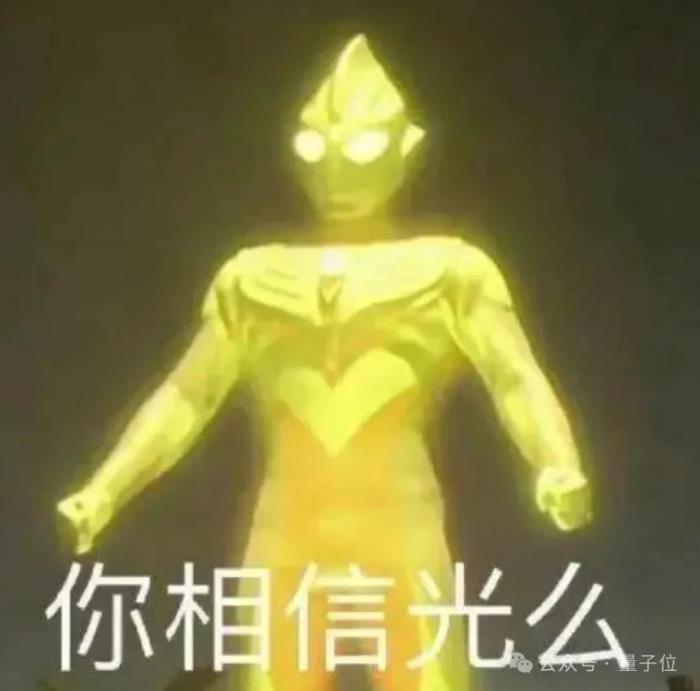 一言不合和boss耳光大战,年轻人蜷缩的AI世界好癫