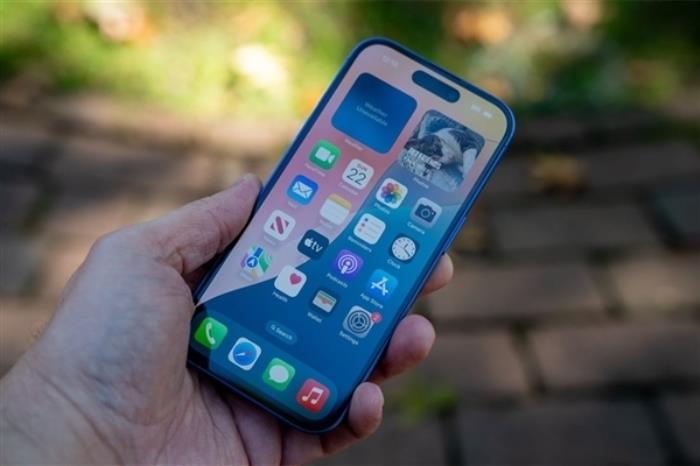 苹果AI有效果：iPhone用户换机周期罕见缩短！