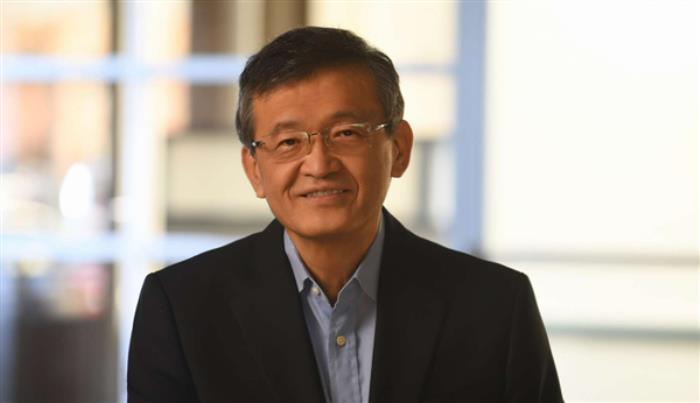 Intel首任华人CEO走马上任！改革战略曝光：裁员、振兴代工、AI芯片