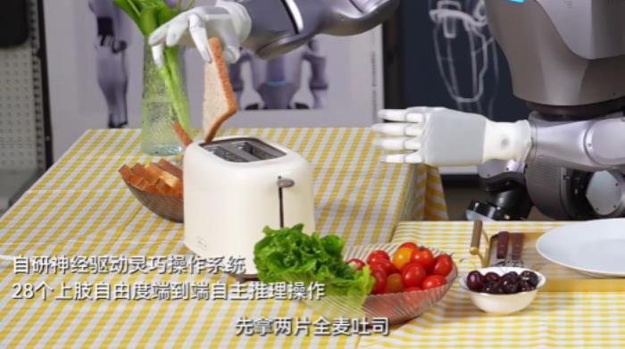 全球首款！越疆人形机器人Dobot Atom发布：19.9万起 能做饭取快递