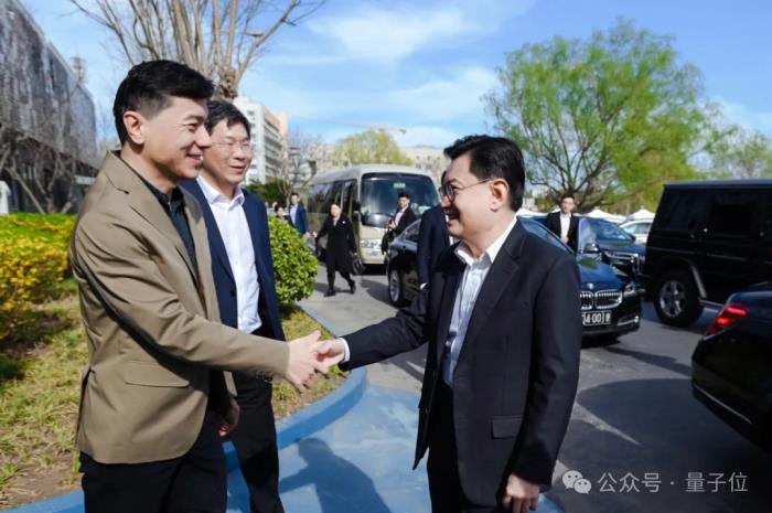 中国顶流无人驾驶提速出海:安全久经考验,外国big name实名好评