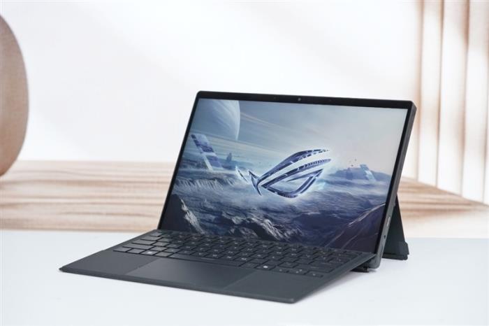 CPU超越i9-14900HX、核显强于RTX 4060！ROG幻X 2025评测：唯一能跑70B大模型