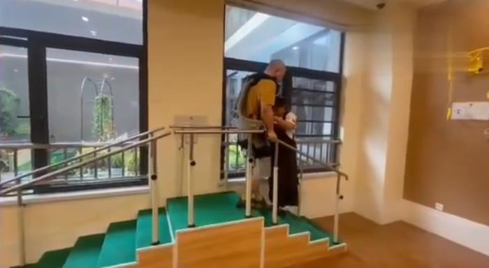 上海造外骨骼机器人1万元起：订单很多 正加紧研发
