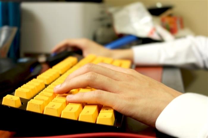 百度一定可以改变世界！李彦宏宣布：未来5年 再为社会培养1000万AI人才
