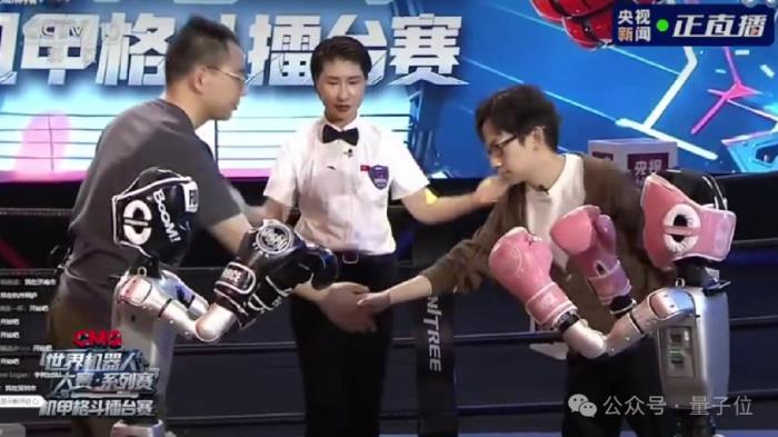 机器人杭州上演格斗赛!拳拳到肉,宇树CEO王兴兴:创造了人类历史新时刻